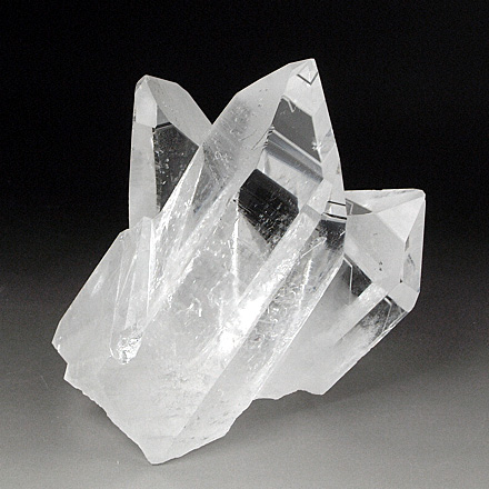 ずっしと重くかつ透明感あふれる水晶結晶