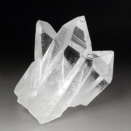 ずっしと重くかつ透明感あふれる水晶結晶 ずっしと重くかつ透明感あふれる水晶結晶