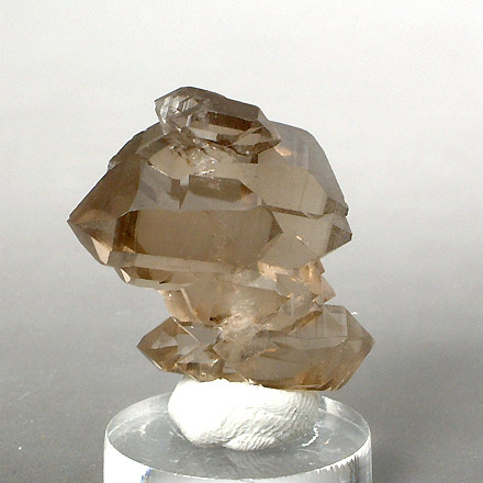 平行連晶で不完全ですがファーデン水晶の特徴も持っています