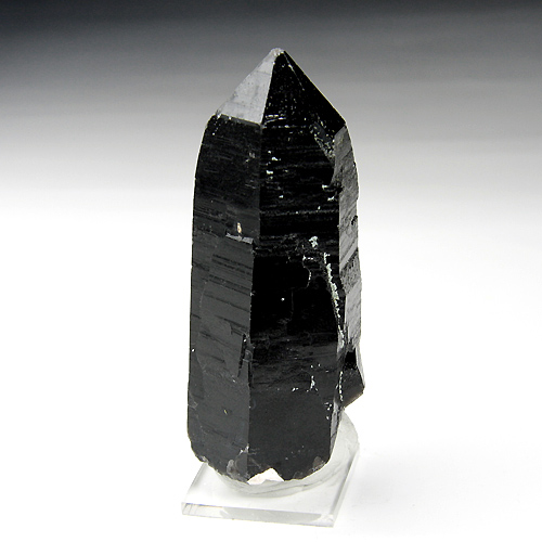 真っ黒な水晶はモリオンと呼ばれます